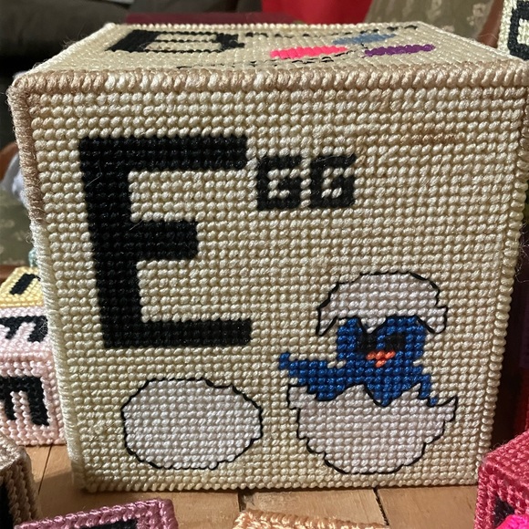 Vintage Alphabet Plastic Canvas Blocks and Box - Picture 6 of 13